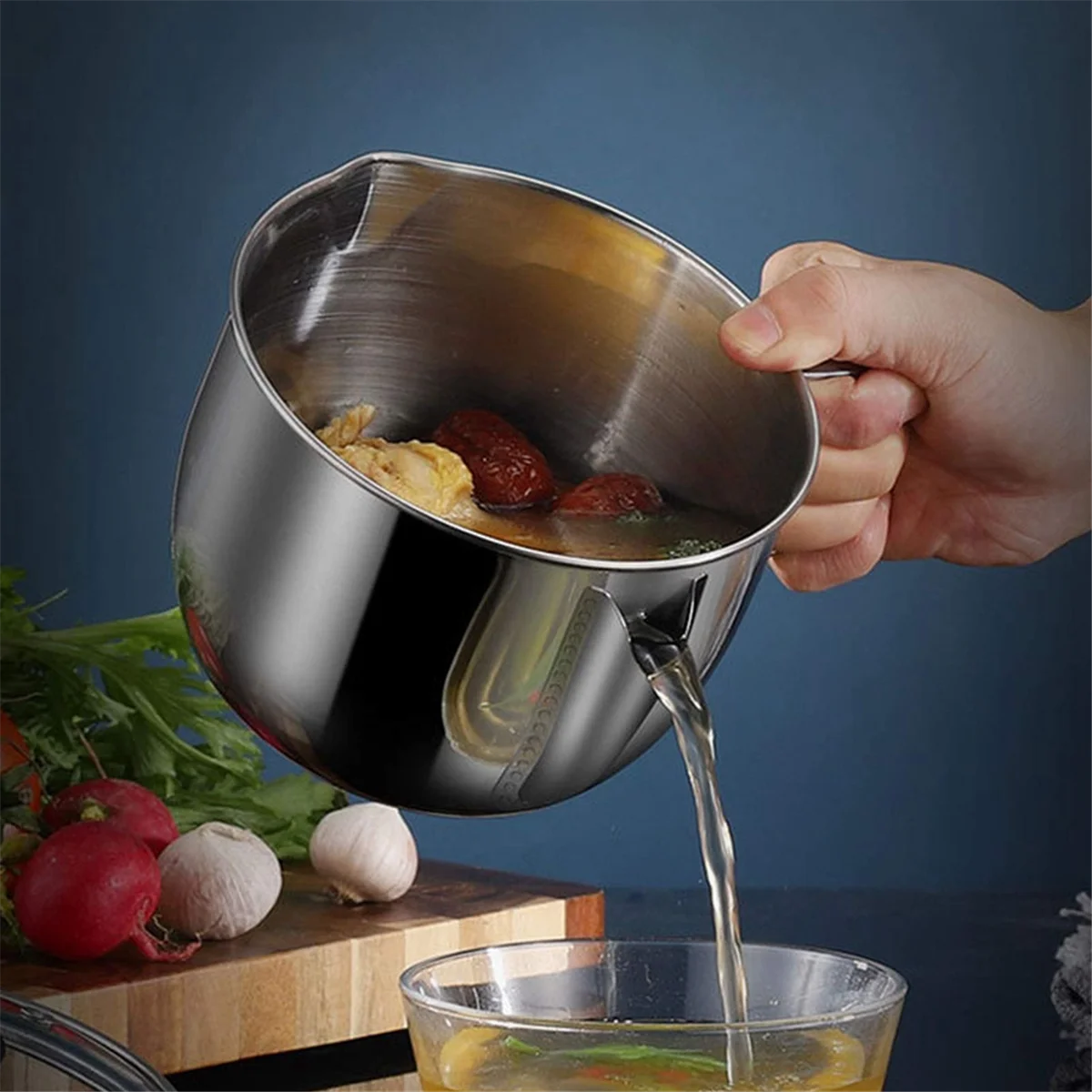 Stainless Steel Fat Separator 1L/4 Cup Gravy Grease with Strainer and Glass Lid Soup Oil Cup – Durable Stainless Steel Construction with Functional, Easy-Use Details
